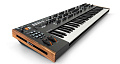 Novation Summit двухмодульный 16-голосный полифонический синтезатор. 61 клавиша с тремя оксфордскими осциляторами