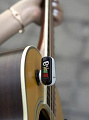 CHERUB ST-730 BL WH  цифровой хроматический тюнер на присоске, цветной ЖК дисплей, цвет черный с белым