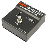 Radial HotShot DM1 беcшумный ножной выключатель динамического микрофона на сцене