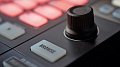 Native Instruments Maschine Jam  Система для аудиопроизводства и выступлений, в составе контролера Maschine Jam и ПО Maschine