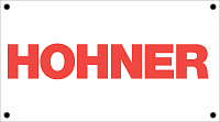 HOHNER флаг с логотипом, горизонтальный. 4 металлических люверса, ткань сатен, плотность 183 г. Размеры: 90 см (ш) Х 50 см (в)