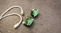 CAMPFIRE AUDIO Andromeda  Наушники-вкладыши премиум-класса, 5 арматурных драйверов: 2 х ВЧ-излучателя, СЧ-излучатель, 2 х НЧ-излучателя, диапазон частот 10-28000 Гц, чувствительность 115 дБ, импеданс 12.8 Ом, длина съемного кабеля 1.2 метра