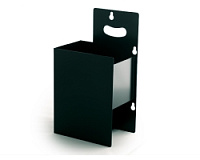 LE MAITRE MVS BOTTLE CARRIER Крепящийся к корпусу хейзера LE MAITRE MVS контейнер для установки в него канистры с жидкостью
