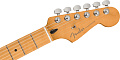 FENDER Player Plus STRAT MN OLP электрогитара, цвет кремовый, чехол в комплекте